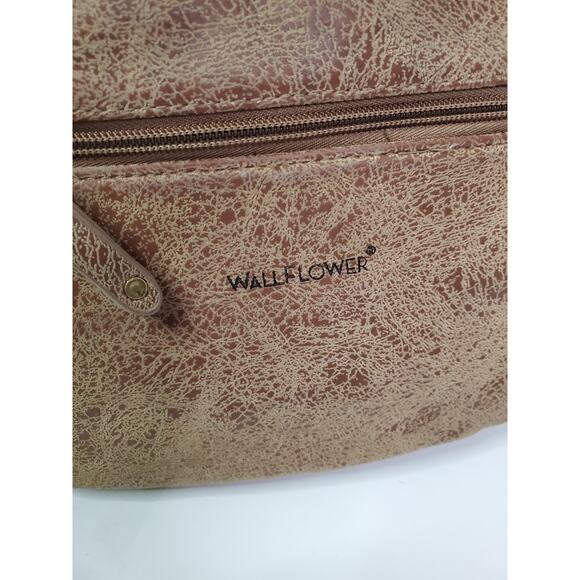 Wallflower medium brown faux leather (vinyl) crossbody bag purse - Picture 3 of 7
